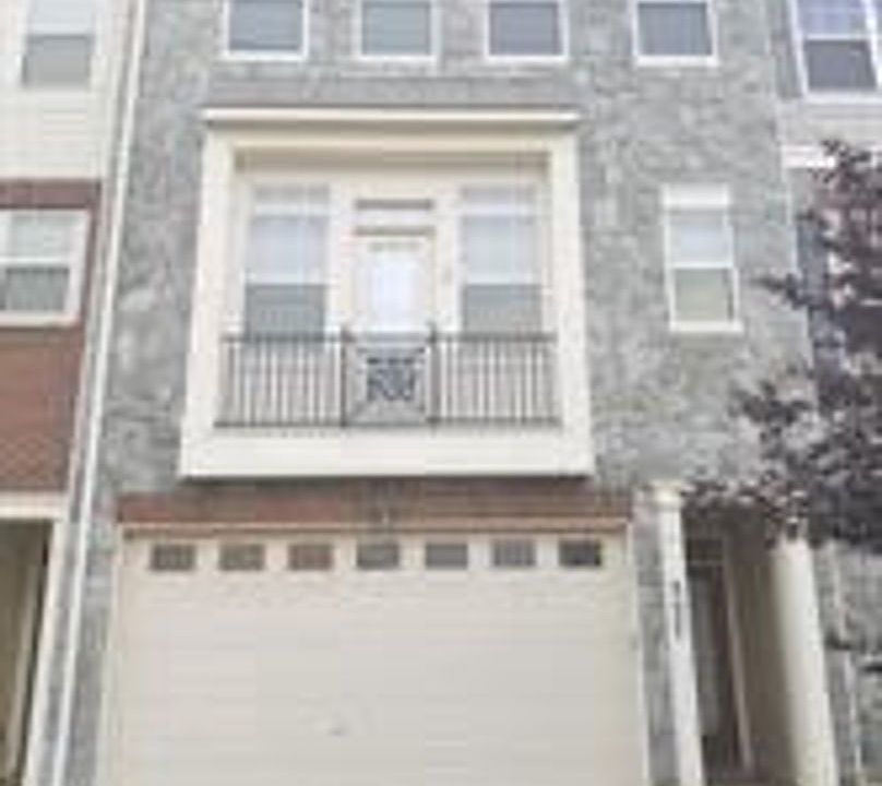 1st image of 327 Woodstream Blvd