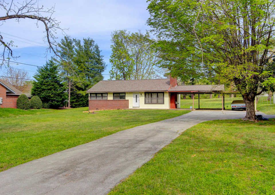 1st image of 809 Cedar Ln