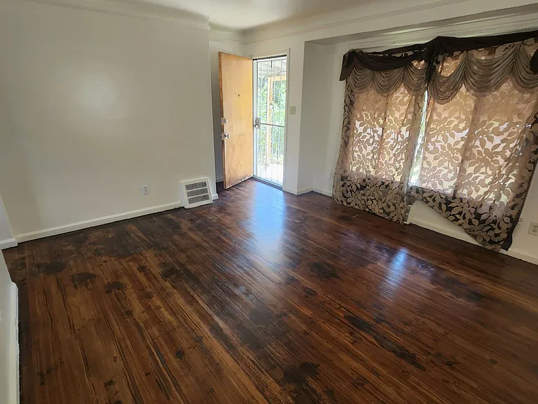 Evergreen Rd — Photo 5