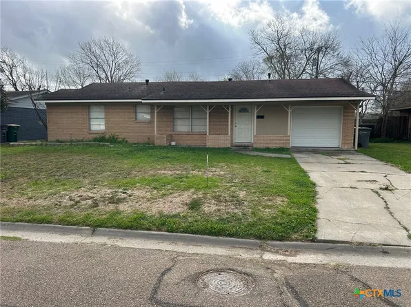 3007 E Mistletoe Ave, Victoria, TX 77901