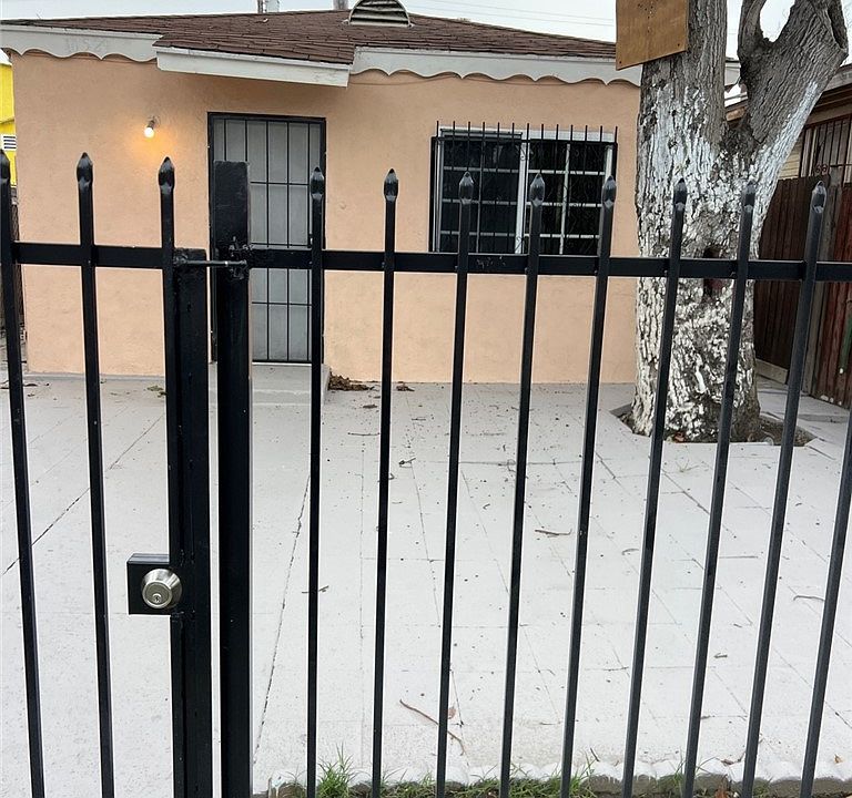 1st image of 10529 Grape St