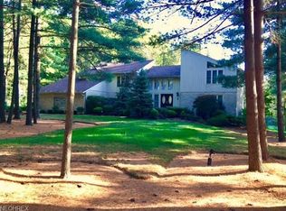 40 E Juniper Ln, Moreland Hills, OH