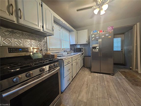 4th image of 909 E Florida St
