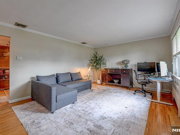 3rd image of 147 Field Ave