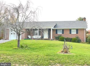 121 Virginia Dr, Stephens City, VA