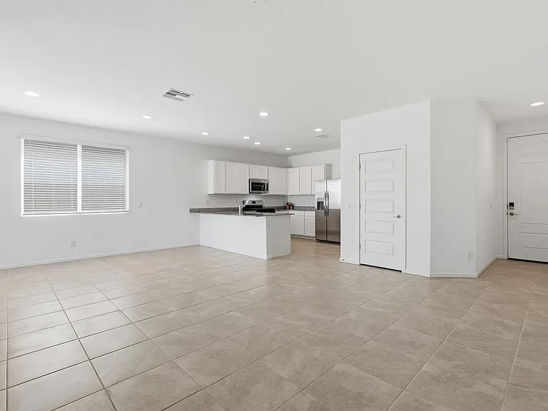 2440 W Bowker St — Photo 18