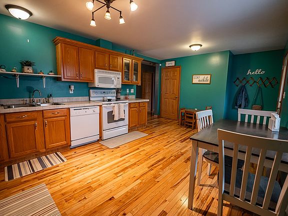 5th image of 228 Patrician Dr