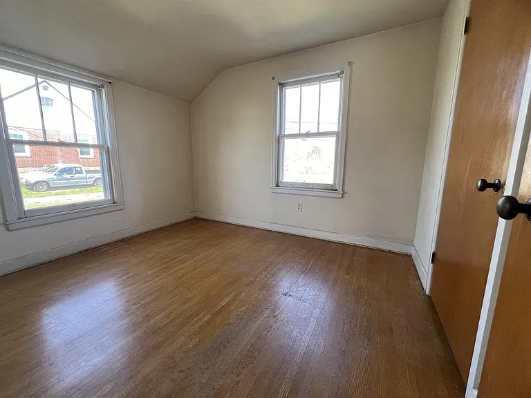506 Bee St — Photo 10