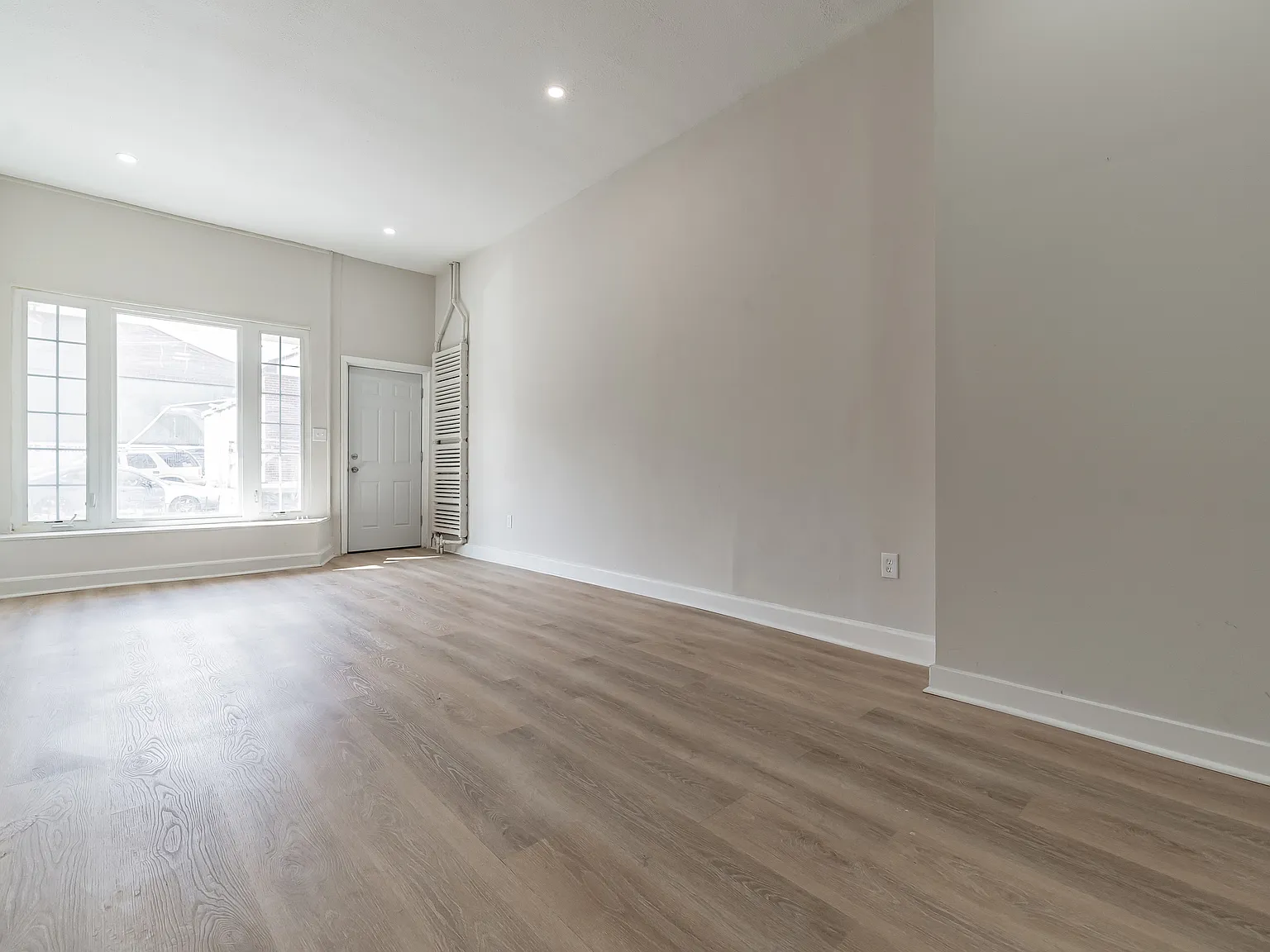 4 bed, 2.5 bath, 1575 sqft, $2,350 — Photo 4