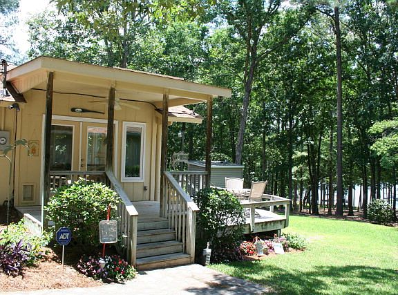 4th image of 1094 Jamaica Ct