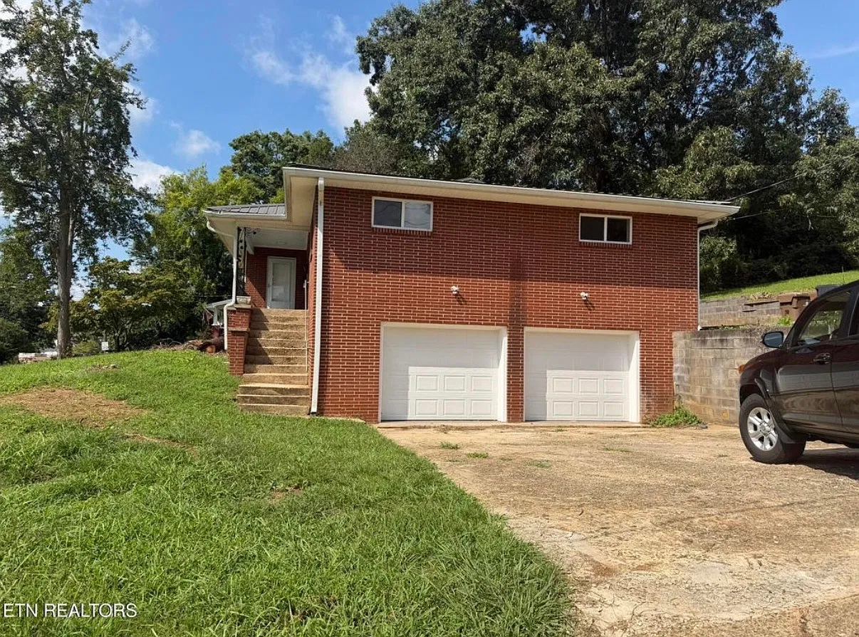 2 bed, 1000 sqft, $1,550 — Photo 2