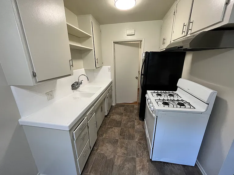 652 Veteran Ave — Photo 86