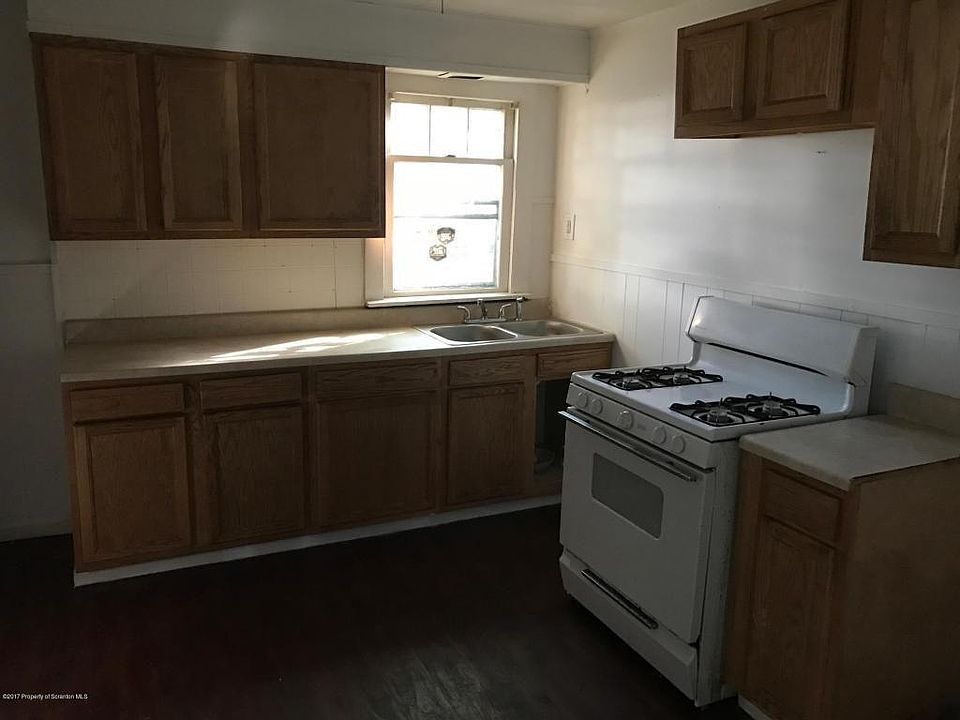 2nd image of 83 Holland St