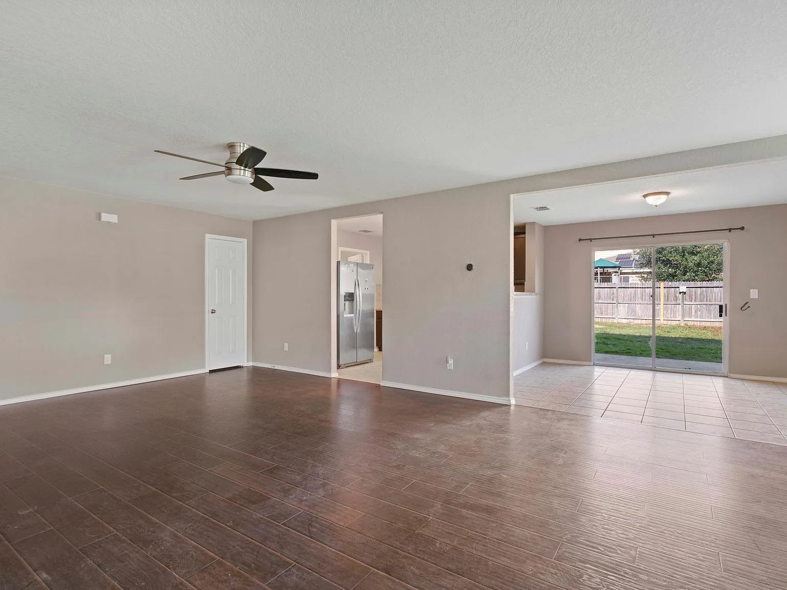 3 bed, 2.5 bath, 1815 sqft, $1,855 — Photo 2