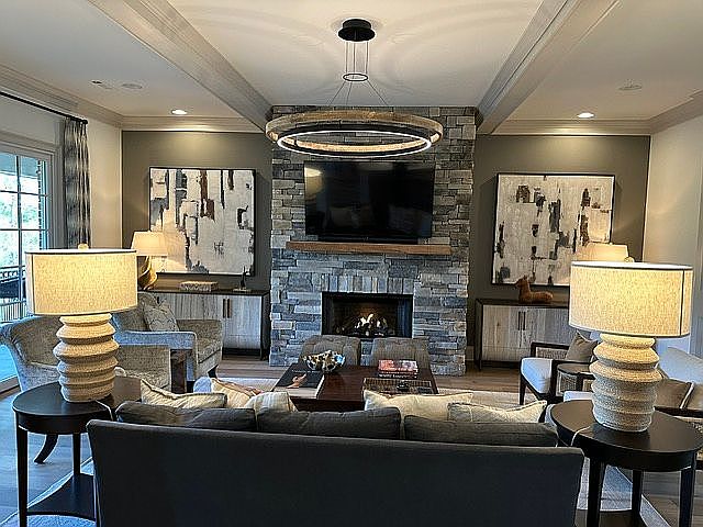 1st image of 130 Thornhill Dr