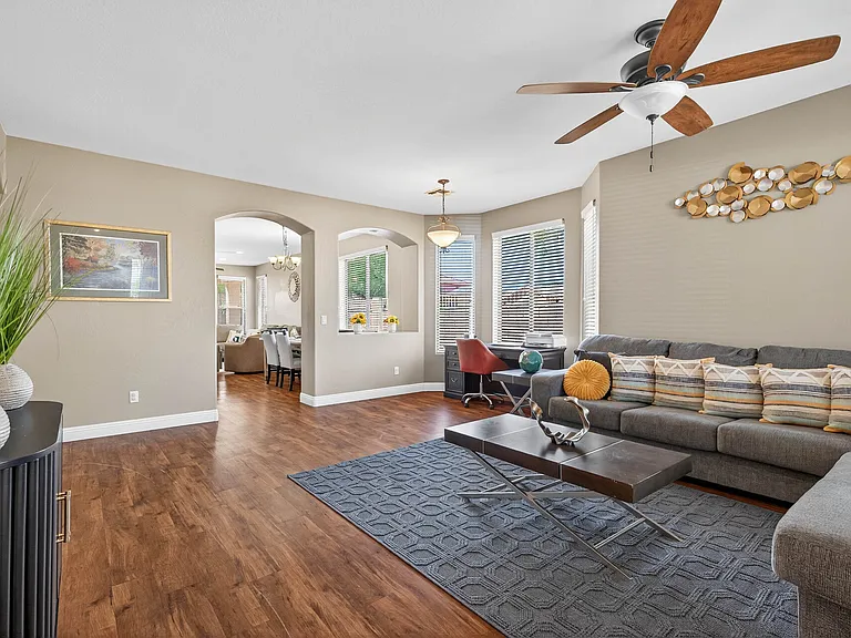 2433 W Ellis St — Photo 5