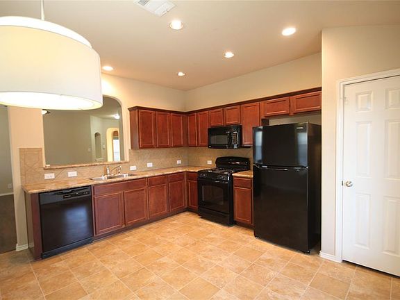 4th image of 310 Grutsch Dr