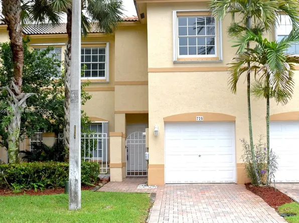 725 NW 170th Ter, Pembroke Pines, FL 33028