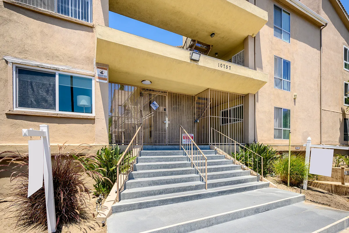 Building Photo - 10757 Hortense St #210