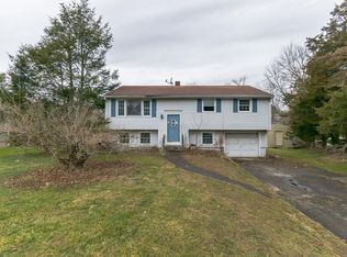 105 Pinehurst Dr, Meriden, CT 06450