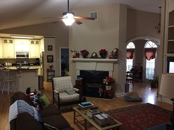 4th image of 4923 White Oak Dr