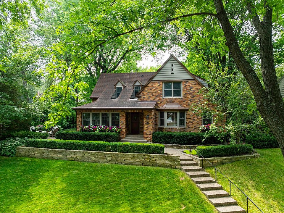 1st image of 545 Montcalm Pl