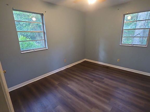 5th image of 141 Little John Ln