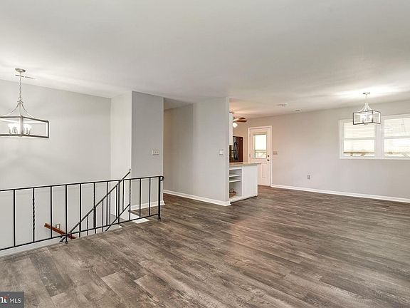 3rd image of 206 Maple Ave