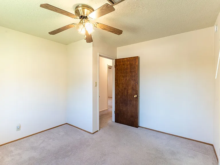 315 Heidi Dr — Photo 17
