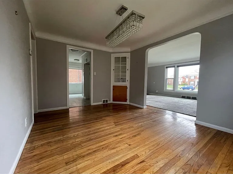 2231 S Green Rd #UP — Photo 1