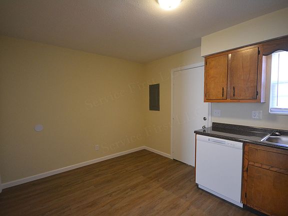 3rd image of 1909 Westmoor Dr #2