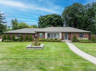 27200 Milton Ave, Warren, MI 48092