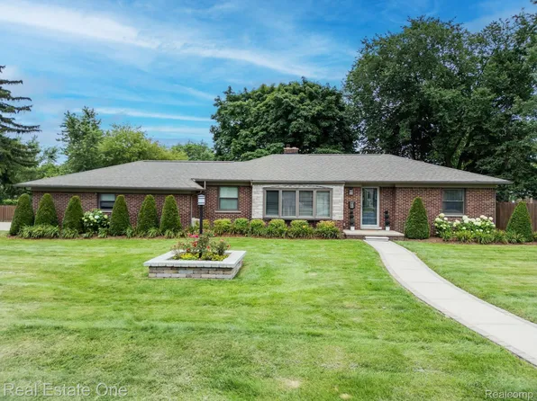 27200 Milton Ave, Warren, MI 48092