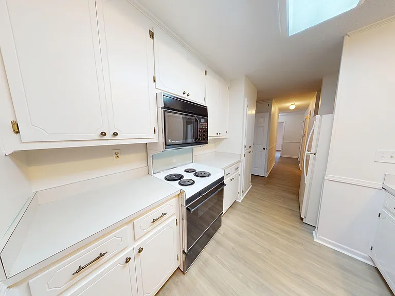 1212 Hillman St — Photo 7