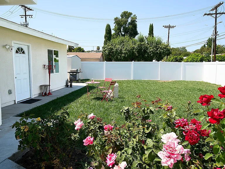 23827 Victory Blvd — Photo 10
