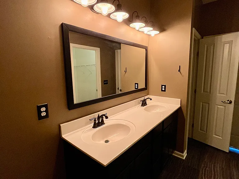 3175 Rossmore Cir — Photo 33