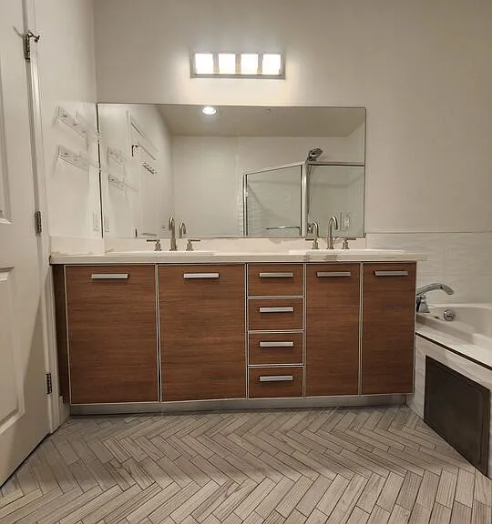 147 S Doheny Dr — Photo 32