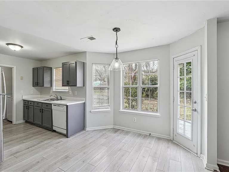2205 Dresden Grn NW — Photo 24