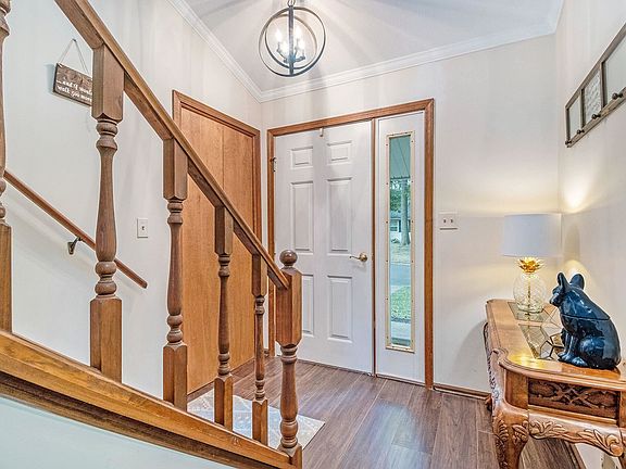 3rd image of 375 Carpenter Dr