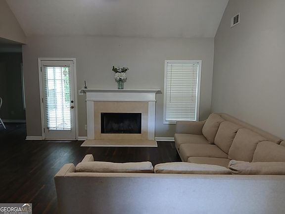 4th image of 3207 Rose Petal St
