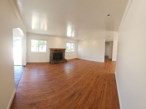 4th image of 1109 Ramona Ave