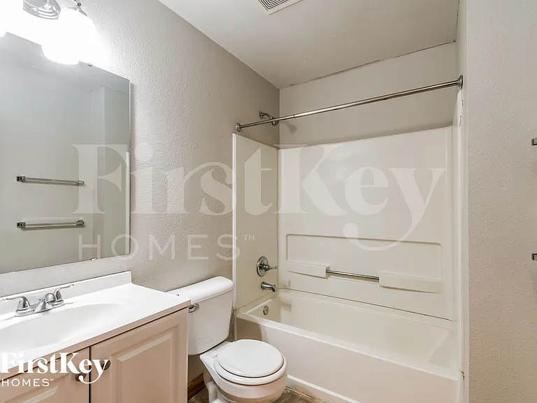 2312 Westmere Dr — Photo 13