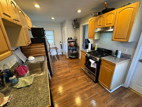 2nd image of 224 Hanover St APT 10