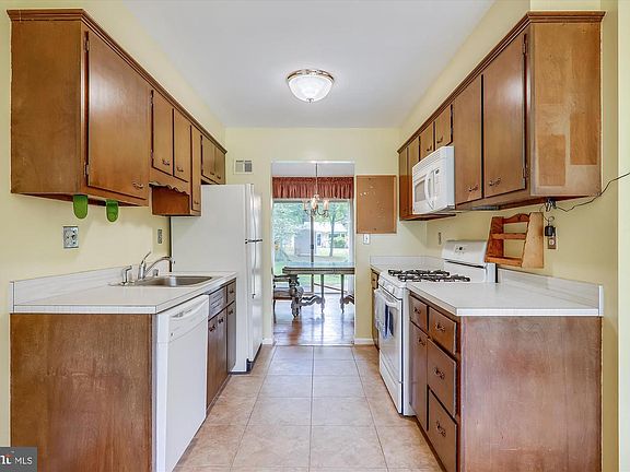 5th image of 18009 Mill Creek Dr