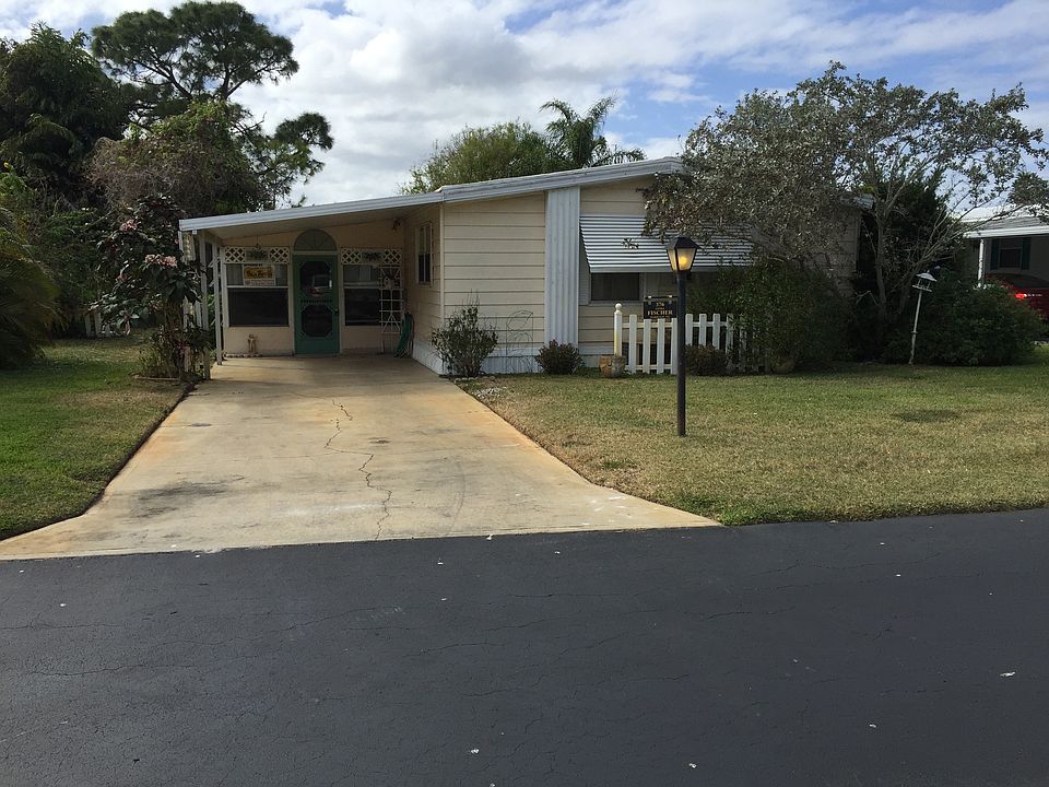 1st image of 376 NE Jade Cir