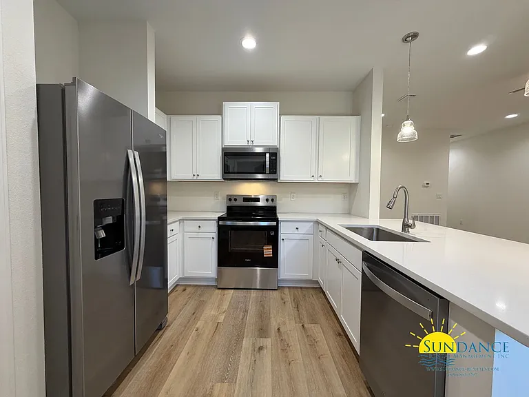 688 Reeves Dr #B — Photo 4