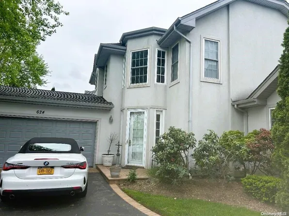 624 Madeira Boulevard #624, Melville, NY 11747
