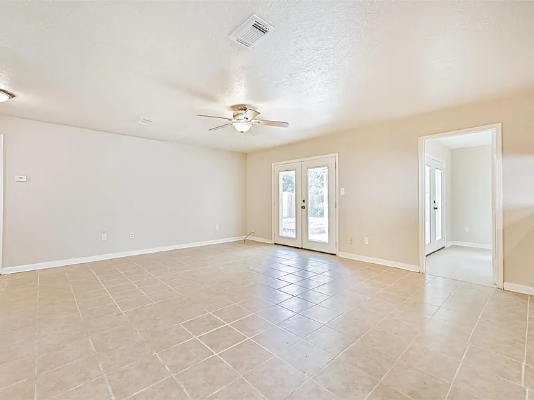 1113 N Heron Dr — Photo 7