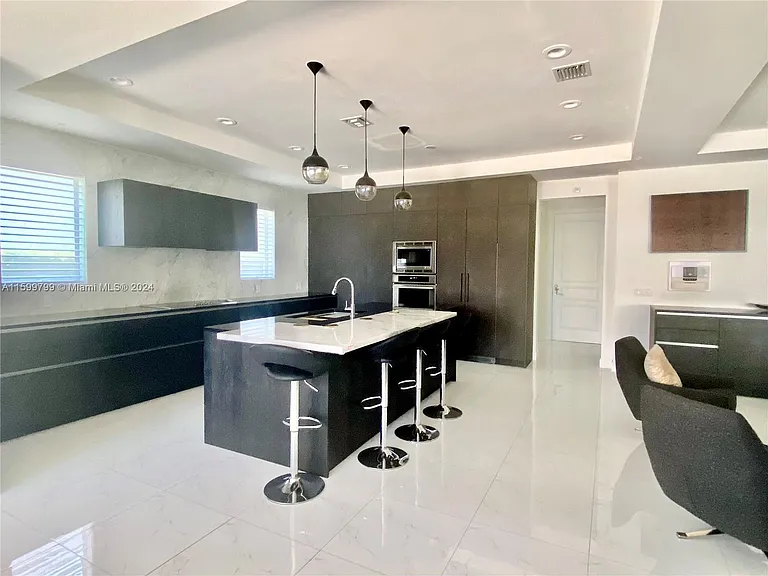 513 Palm Dr — Photo 12