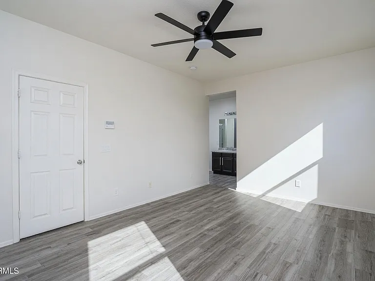 6133 W Evergreen Rd — Photo 2
